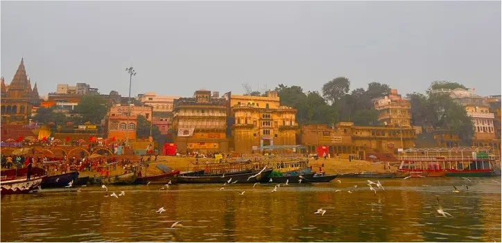 Read more about the article Varanasi Ghats: 2026 Heritage, Riverfront Access, and Sacred Traditions